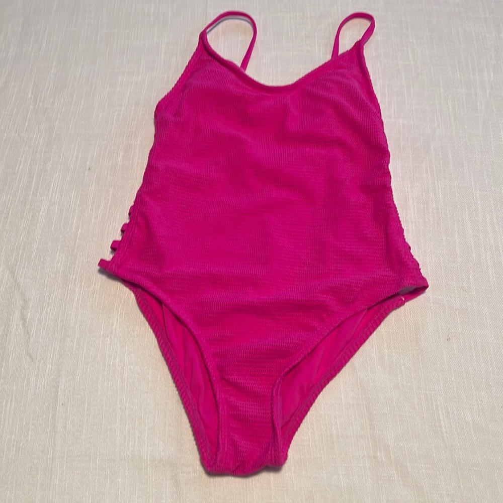 NEW. Size medium